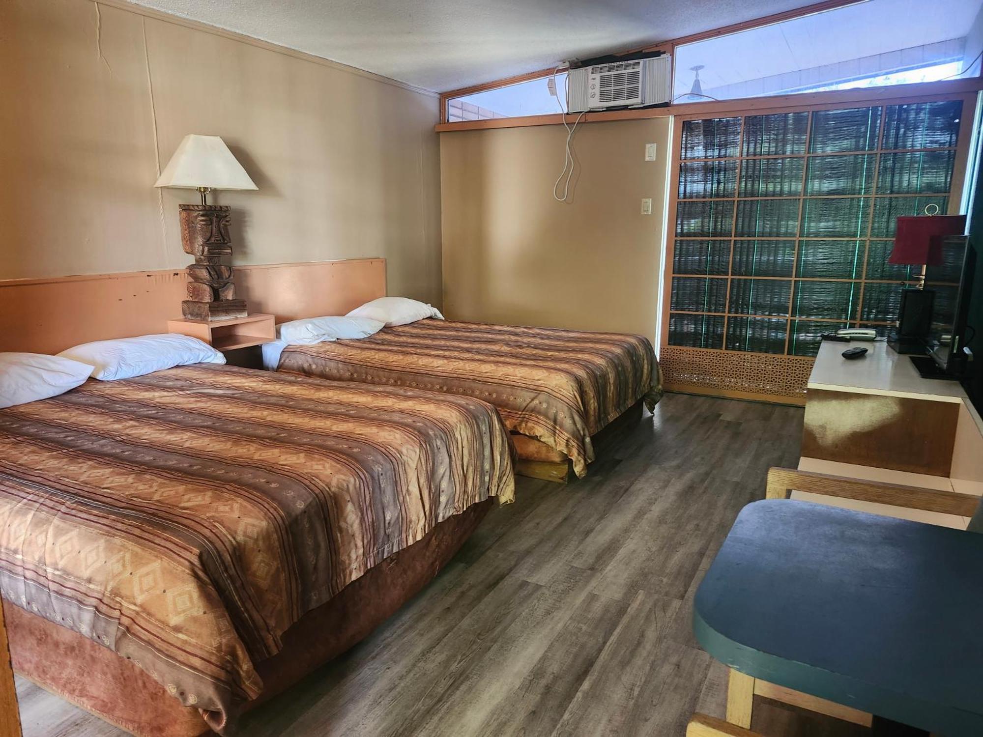 Tiki Village Inn Вернон Экстерьер фото