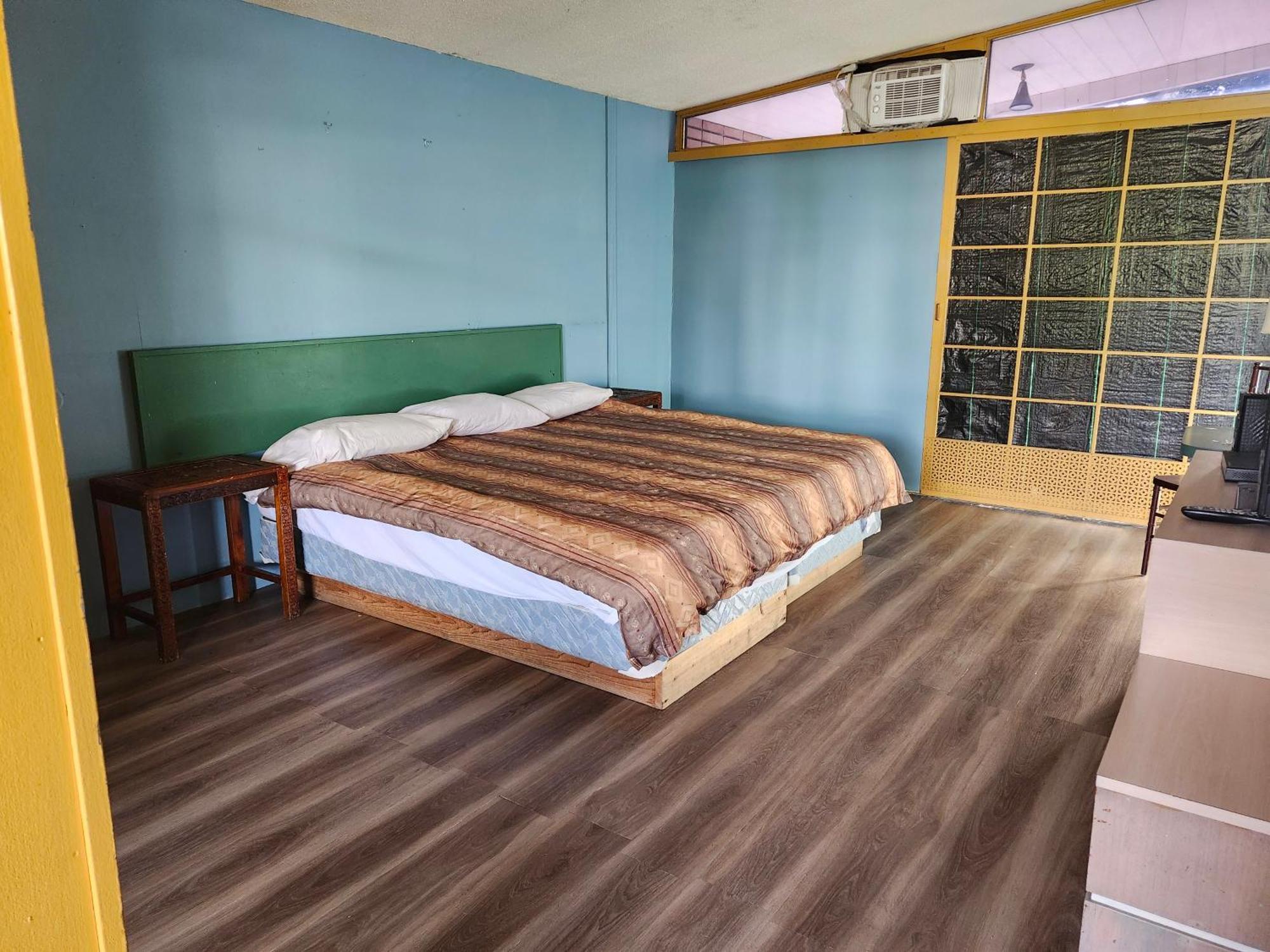 Tiki Village Inn Вернон Экстерьер фото