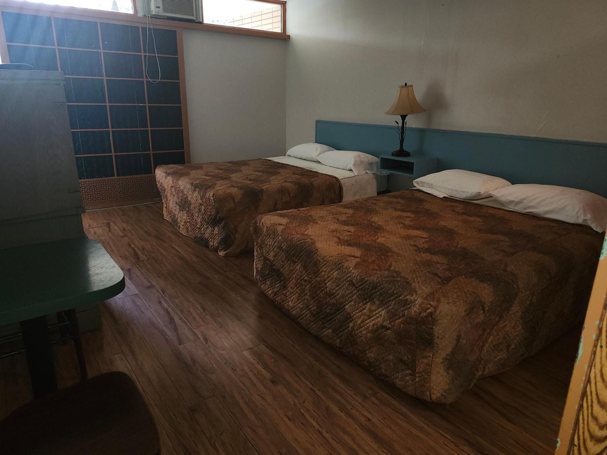 Tiki Village Inn Вернон Экстерьер фото